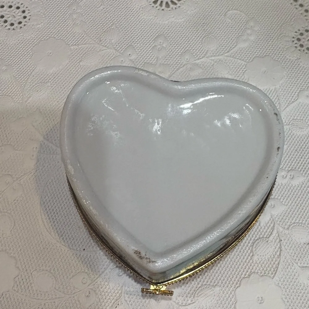 Japanese Hand Painted Heart-Shaped Ceramic Trinket Box